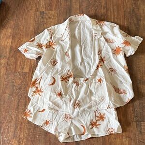 White and Orange Patterned Shirt and Shorts Set Large